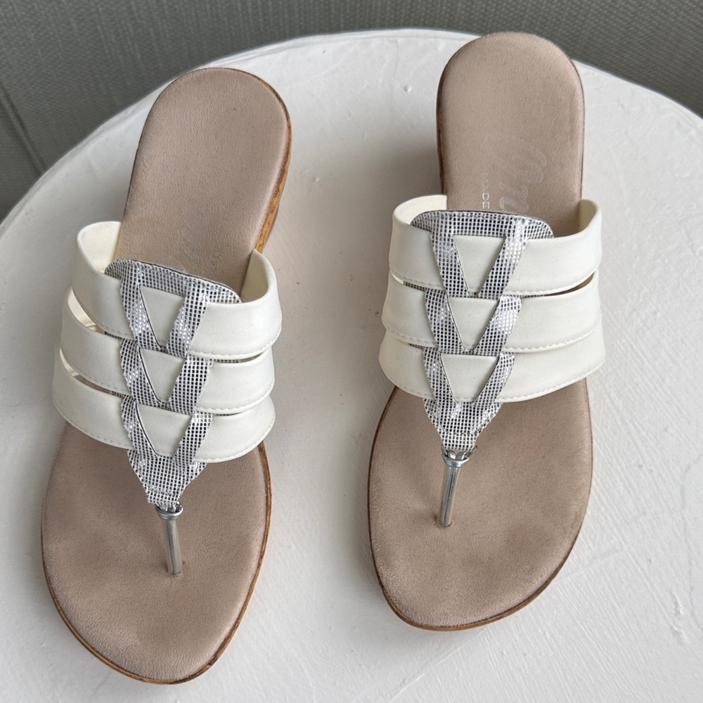Onex white and silver low wedges - Size 7